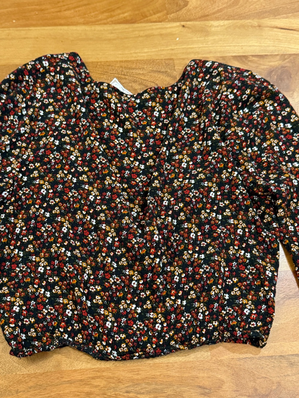 Sadie & Sage Black Floral Twist-Front Long Sleeve Crop Top Size Medium - Picture 9 of 9
